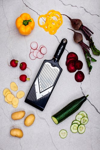 2Microplane_V-Hobel_mit_Julienneklingen_Einsatz_Hobel_Milieu7